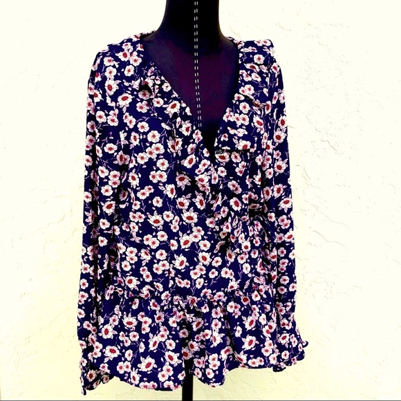 Everleigh floral blouse crossover wrap style women’s size large top - Picture 2 of 13